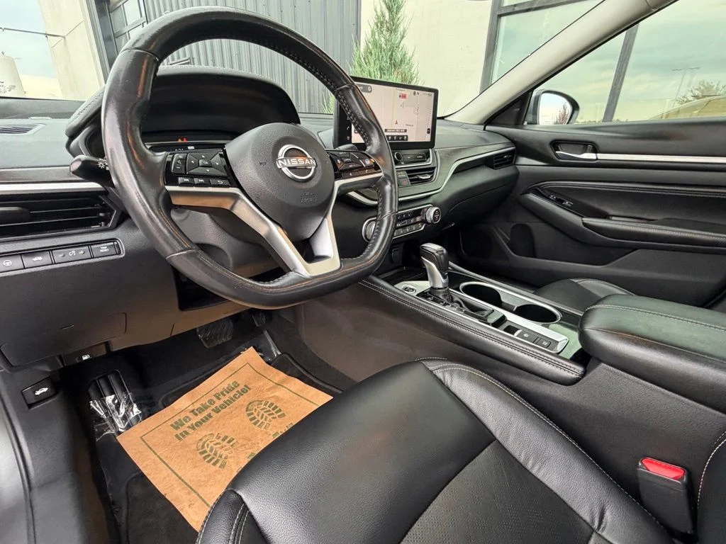 Used 2023 Gray Nissan Platinum image 11
