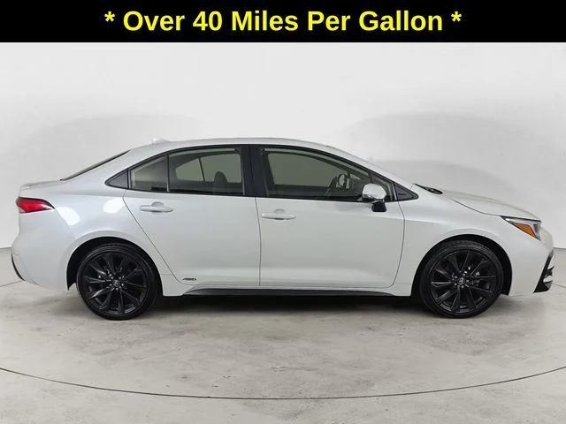 Used 2024 Pearl Toyota SE image 4
