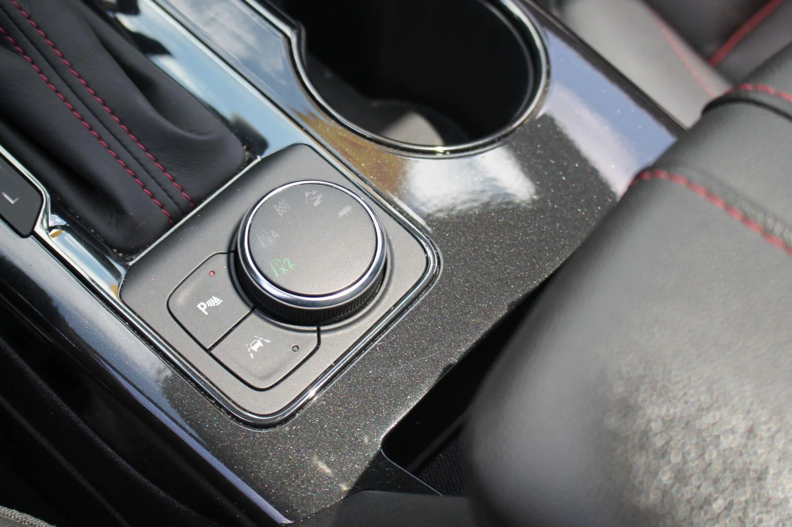 Used 2025 Iridescent Pearl Tricoat Chevrolet RS image 28