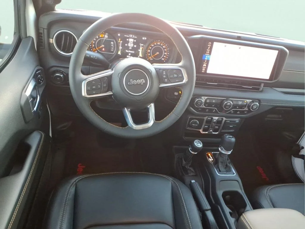 Used 2024 White Jeep Sahara image 18