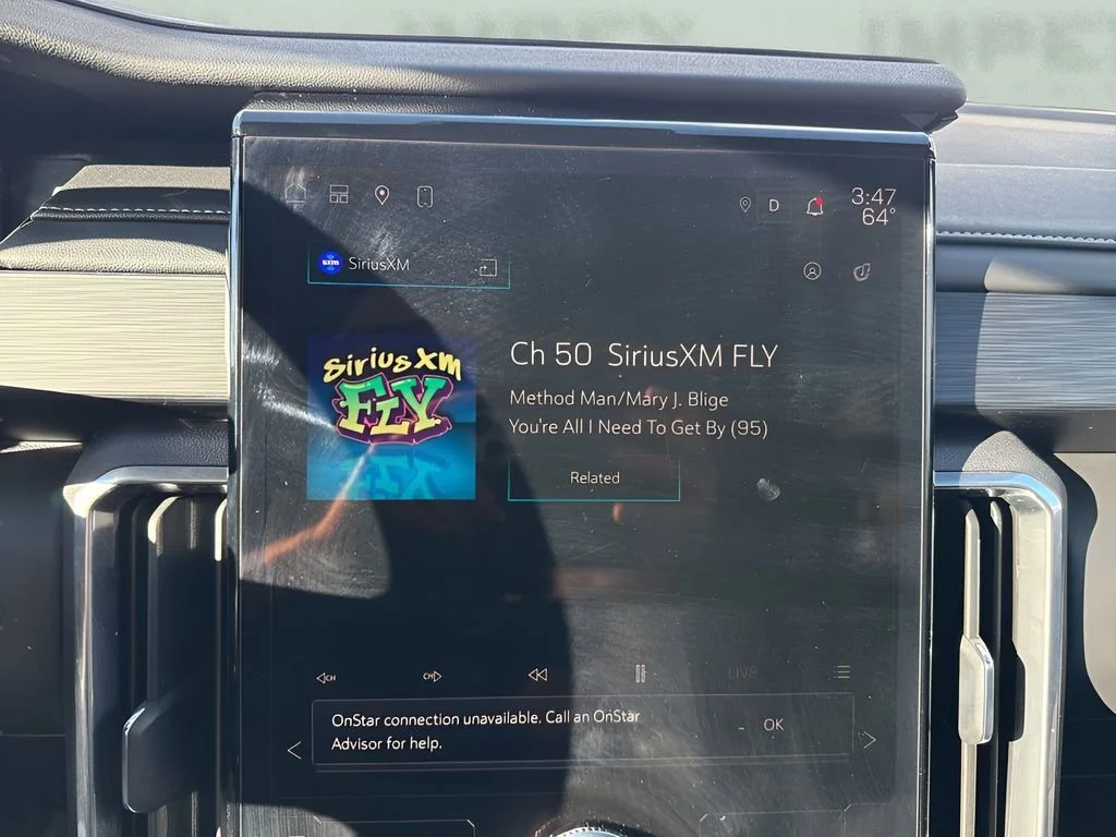 Used 2025 Summit White GMC Elevation image 19