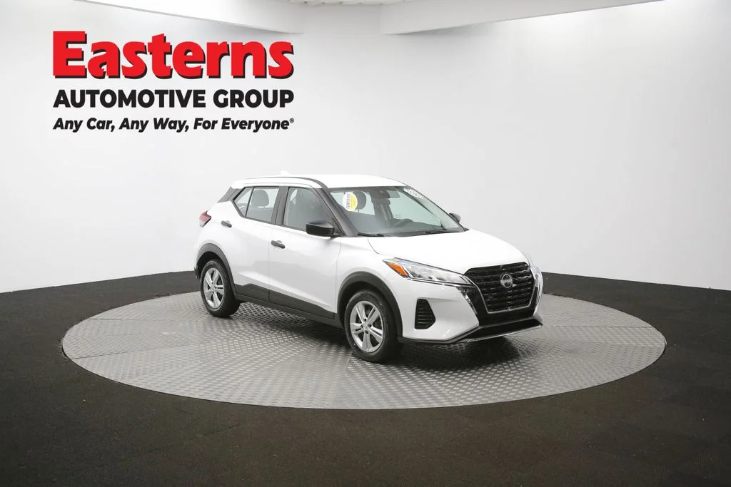 Used 2022 White Nissan S image 49