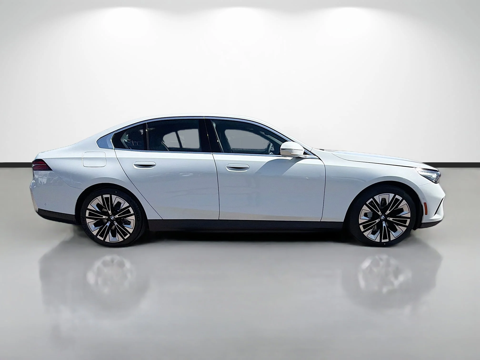 New 2026 Alpine White BMW eDrive40 image 2