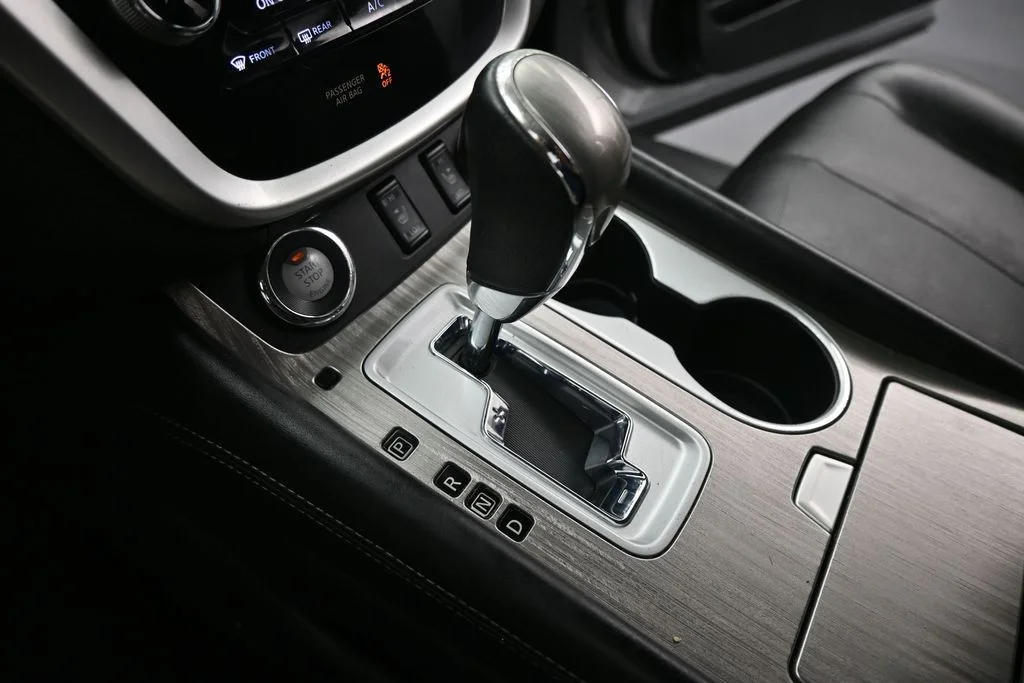 Used 2016 Silver Nissan SL image 15