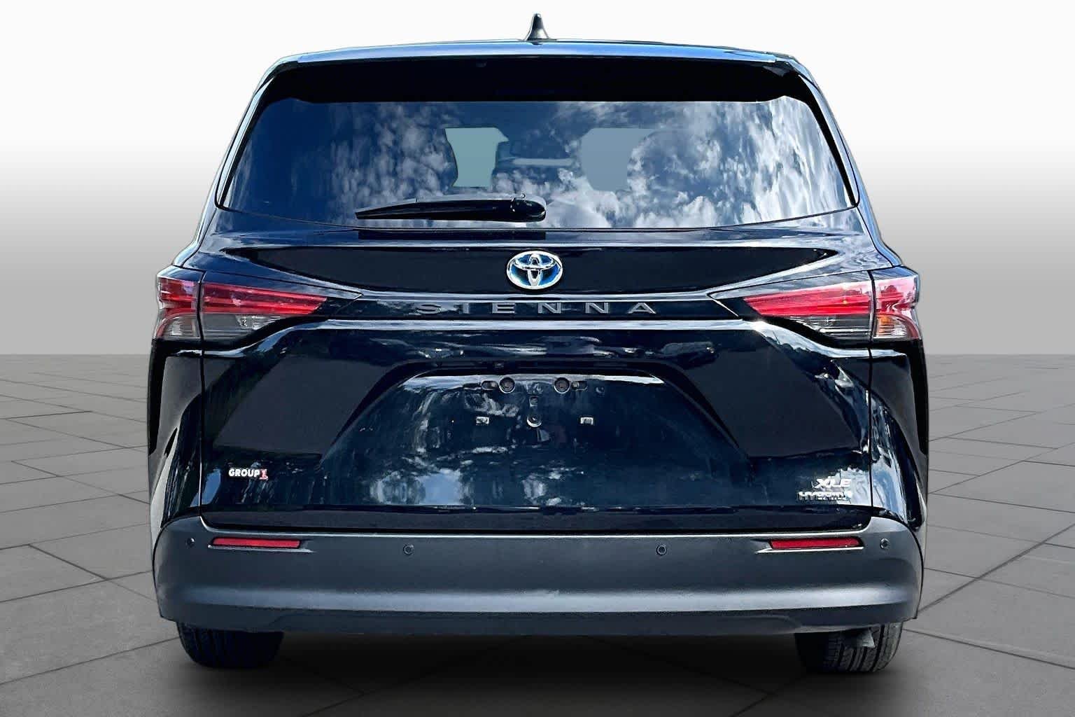 Used 2021 Midnight Black Metallic Toyota XLE image 5