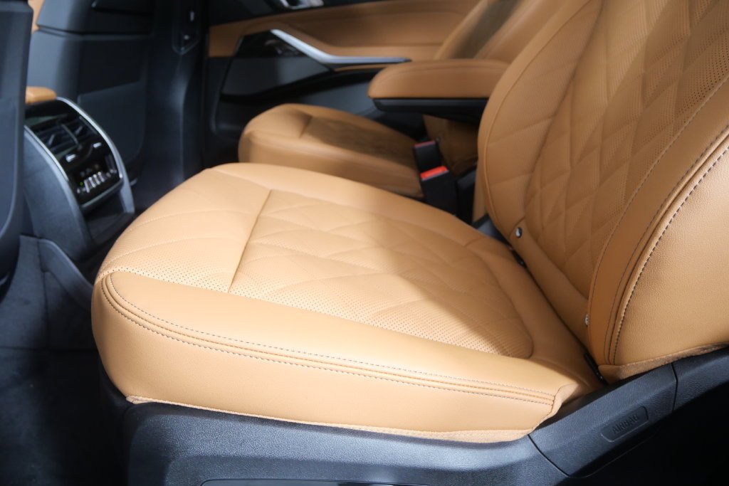 New 2027 Mineral White Metallic BMW xDrive40i image 16
