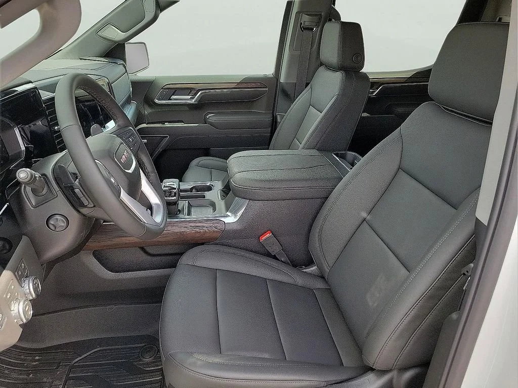 2026 GMC Sierra 1500 SLT - Photo 14