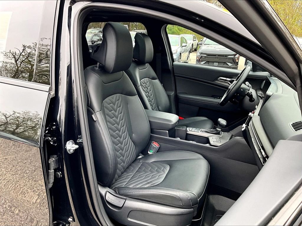 Used 2026 Black Kia X-Line image 11