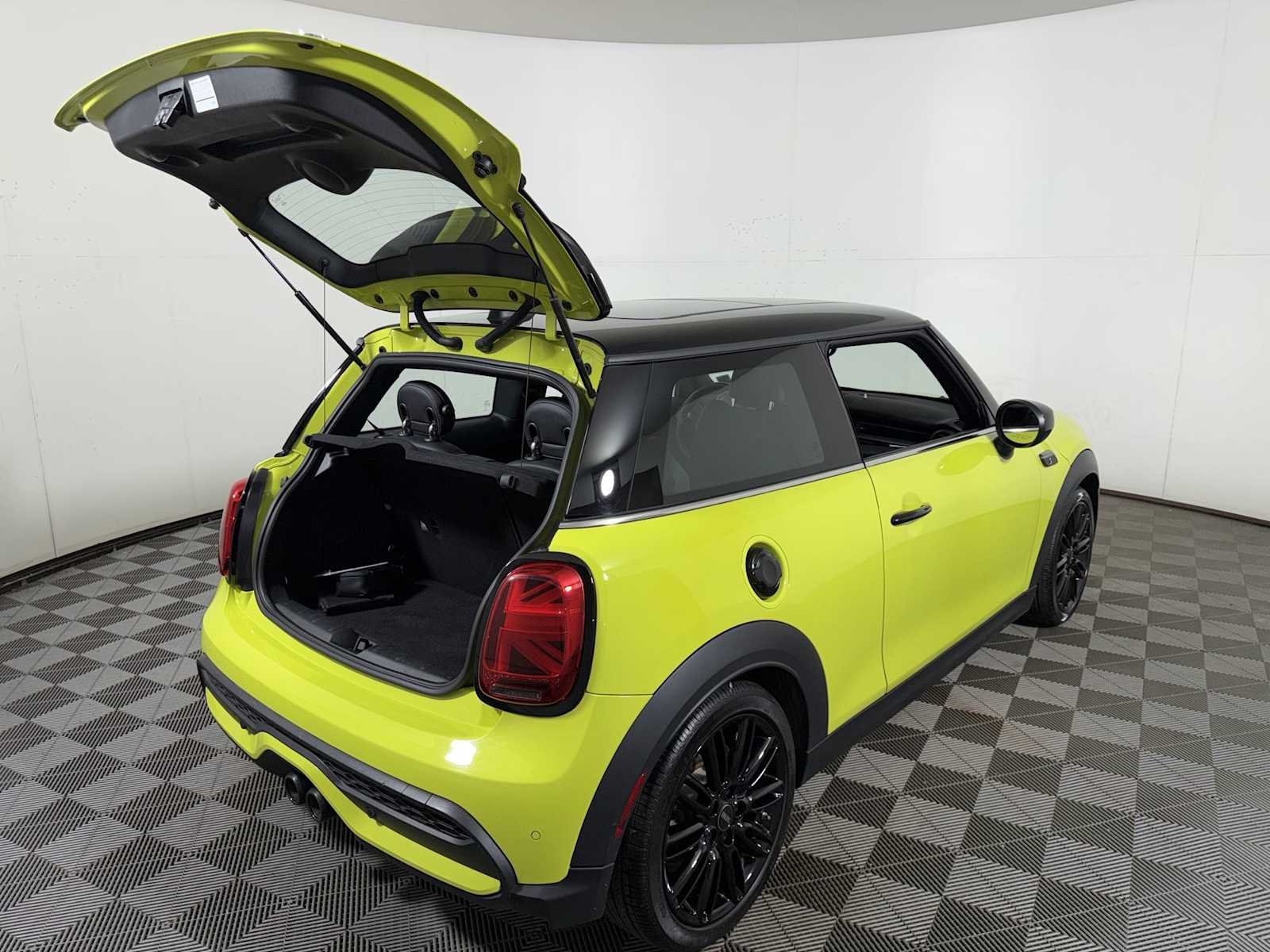 Used 2024 Zesty Yellow MINI Cooper S image 23
