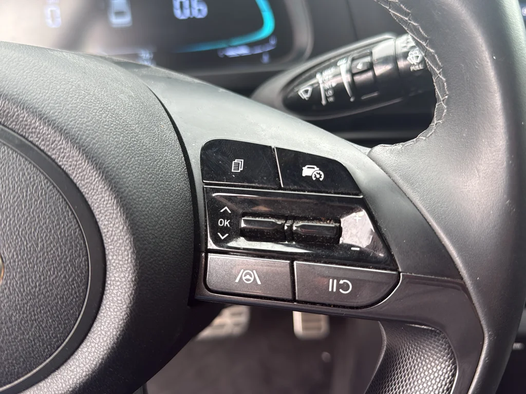 Certified Used 2025 White Hyundai SEL Sport image 17