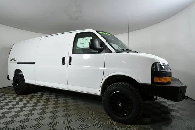2025 Chevrolet Express Cargo Work Van - Photo 9