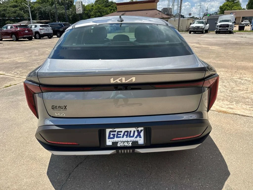 2025 Kia K4 LXS - Photo 15