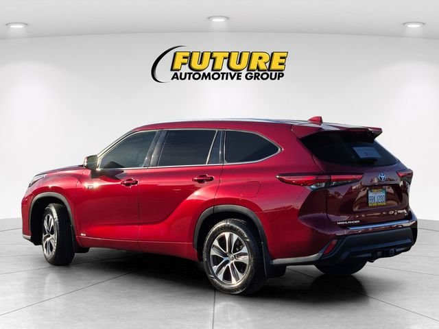 Used 2020 Red Toyota XLE image 6