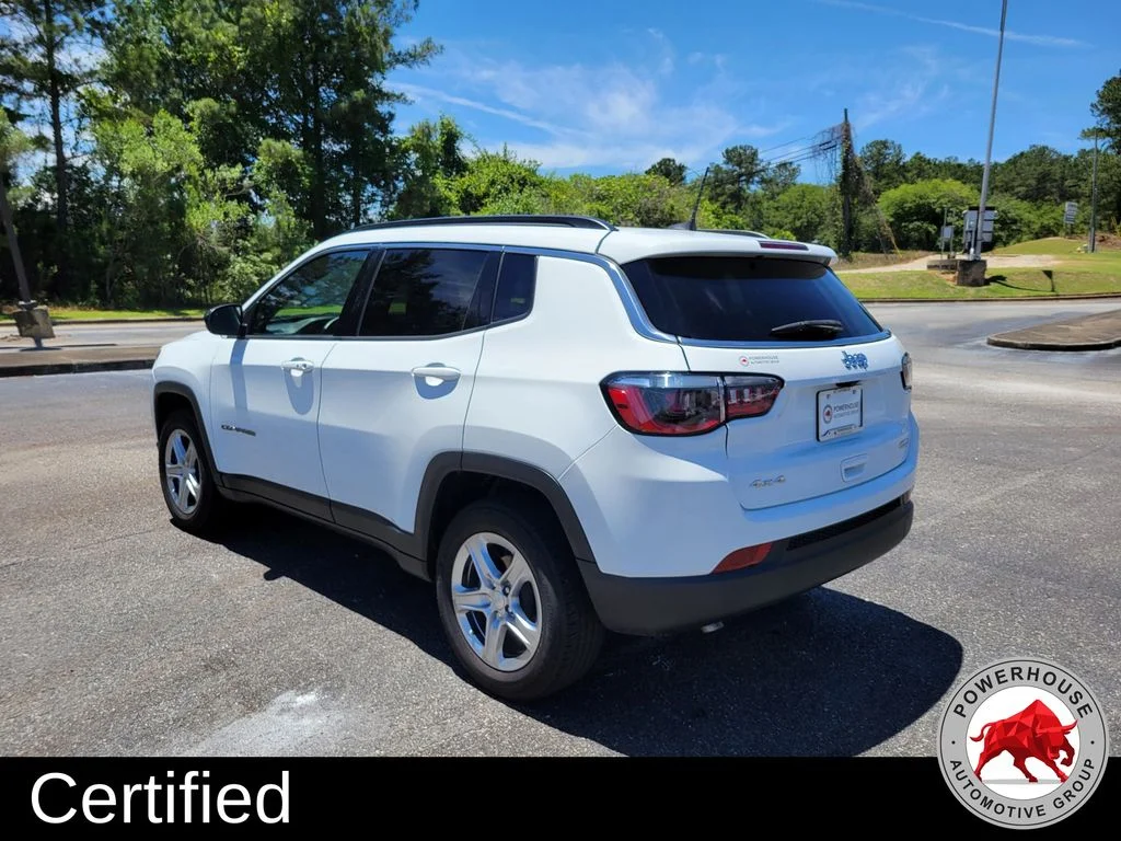 Used 2024 White Jeep Latitude image 4