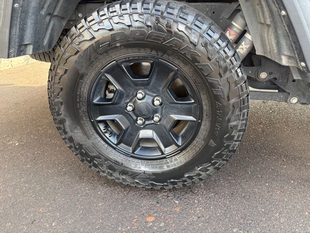 Used 2022 Gray Jeep Mojave image 6