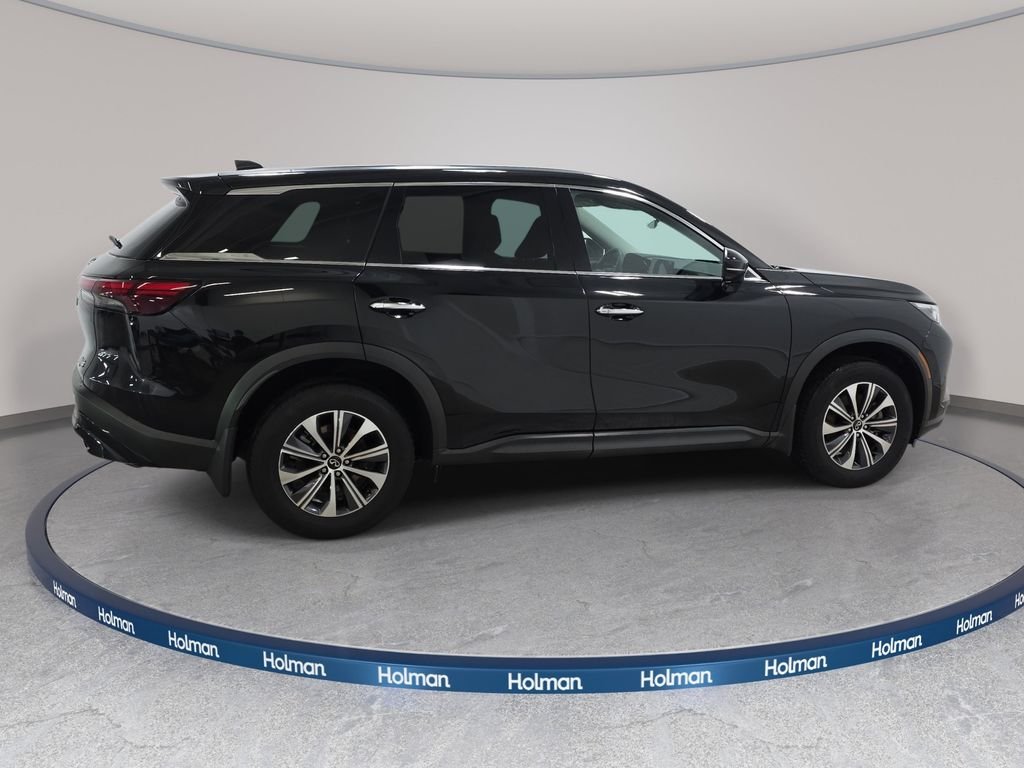 Certified Used 2023 Mineral Black INFINITI PURE image 4
