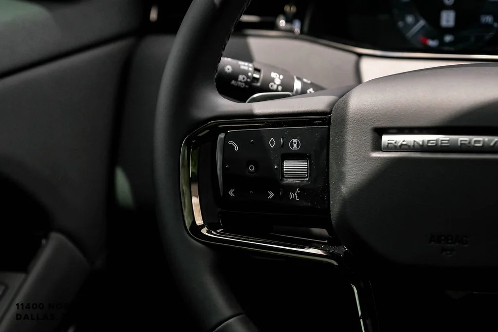New 2026 Ostuni Pearl Wht Prem Met Land Rover Hoxton Edition image 15