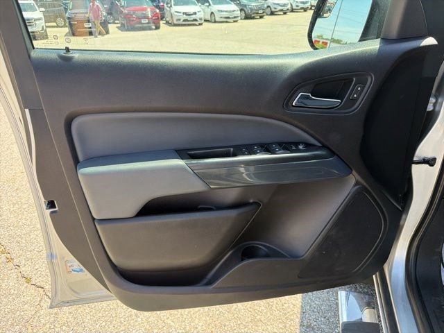 Used 2018 Silver Ice Metallic Chevrolet 4WD Z71 image 11