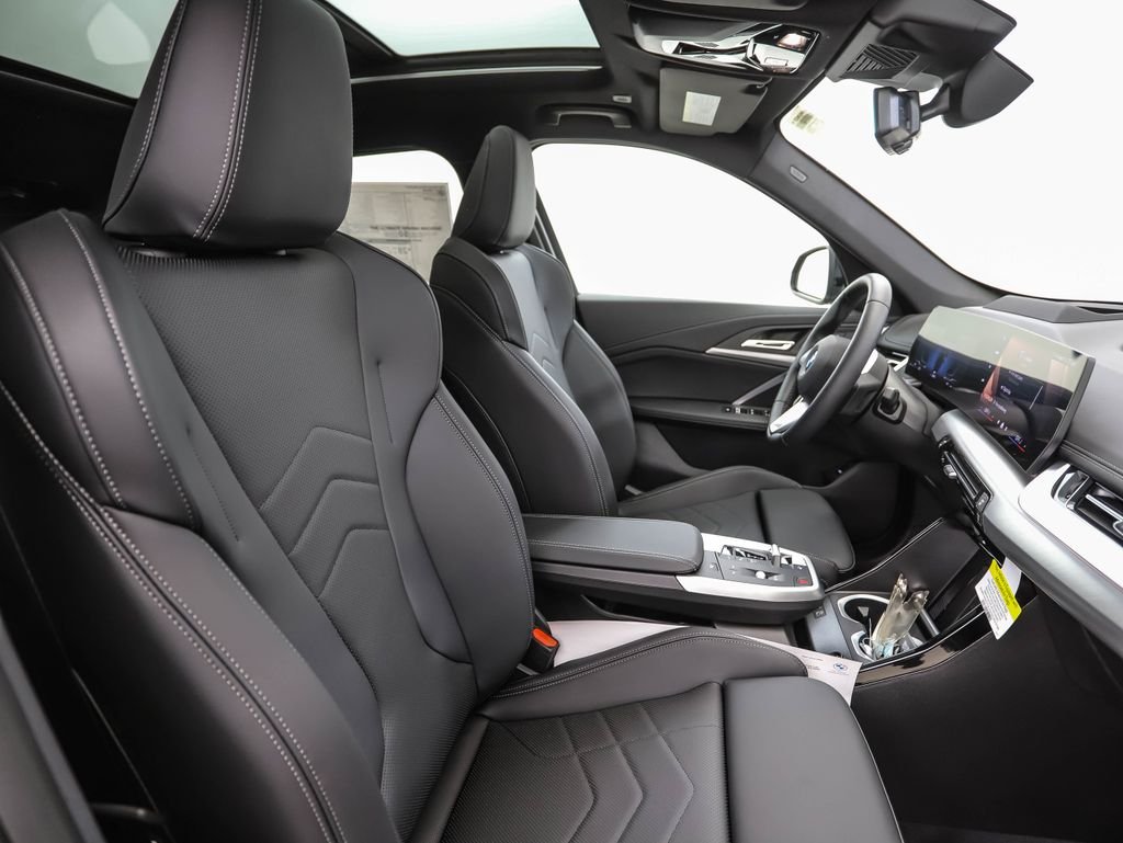 New 2026 Black Sapphire Metallic BMW xDrive28i image 31