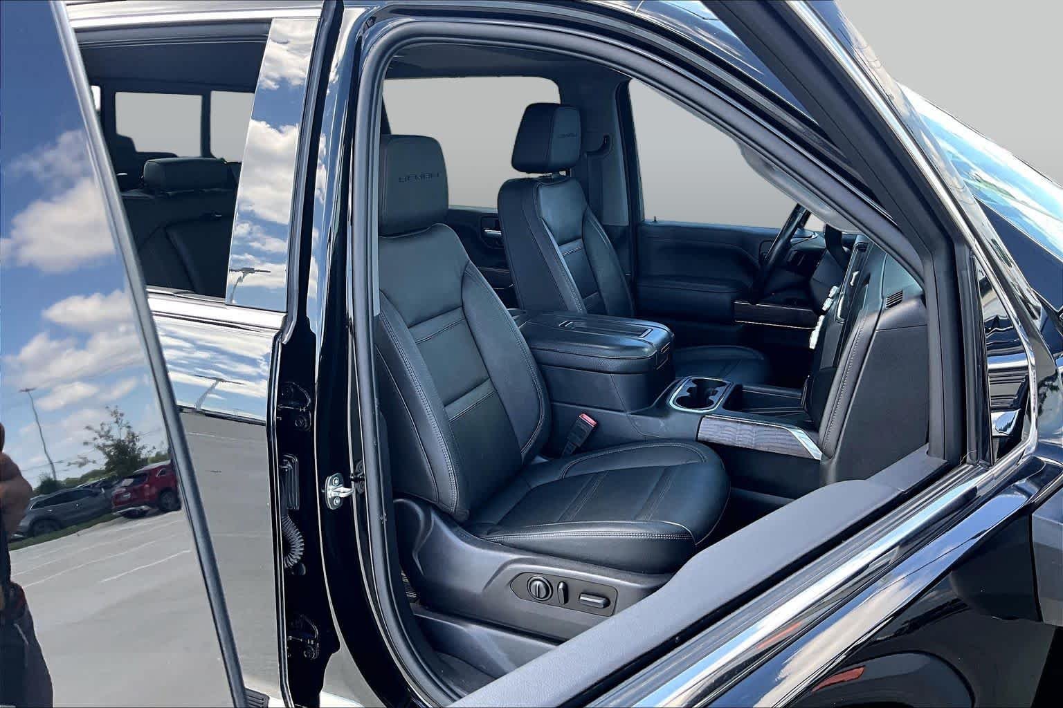 Used 2021 Onyx Black GMC Denali image 9