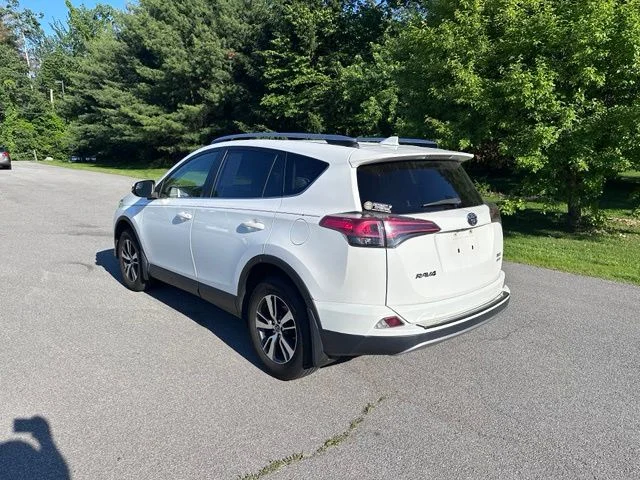 Used 2017 White Toyota XLE image 5