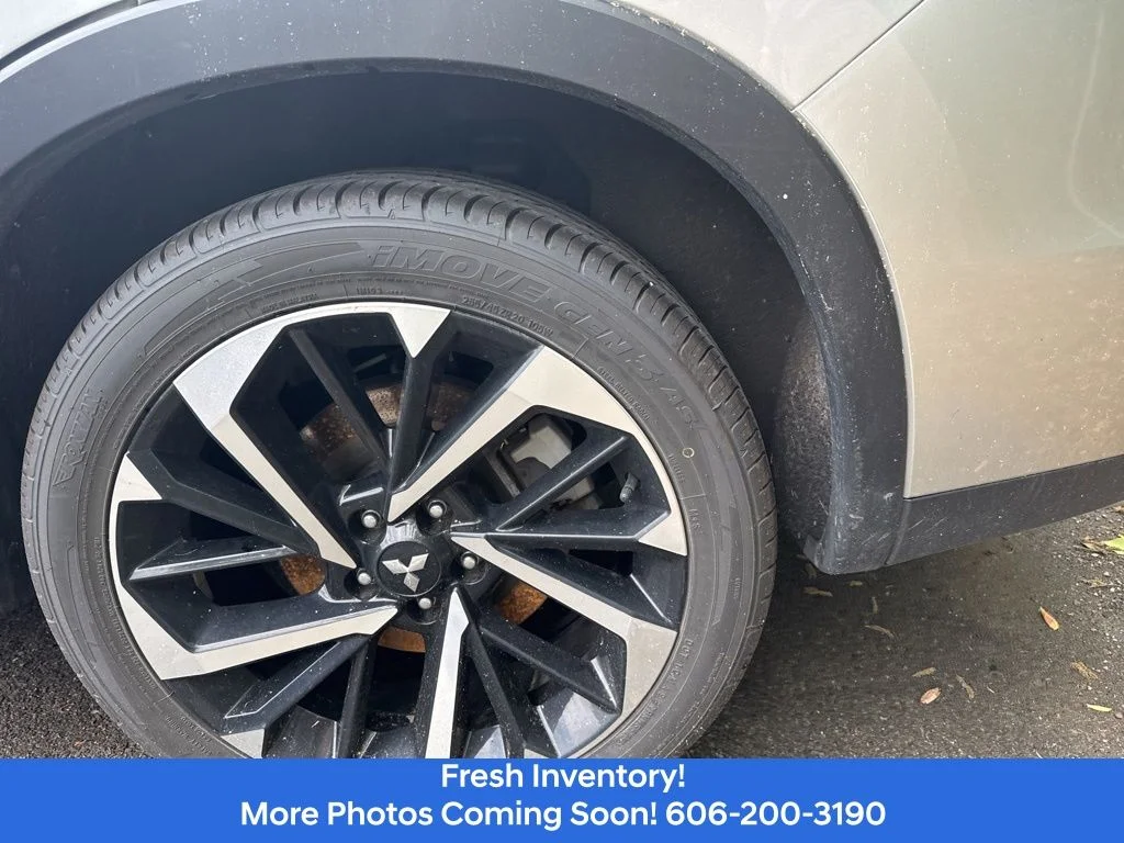 Used 2024  Mitsubishi SE image 9