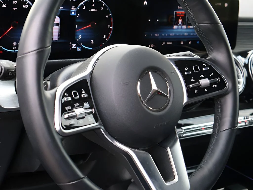 Used 2023 Night Black Mercedes-Benz GLB 250 image 20