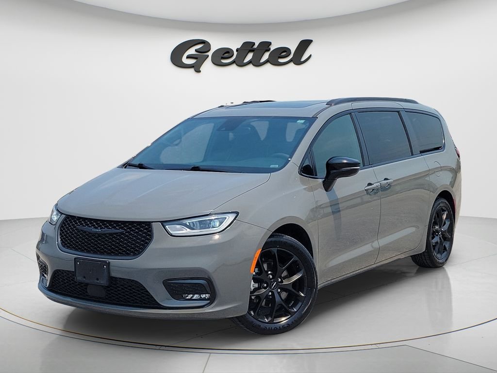 2025 Chrysler Pacifica Limited's photo