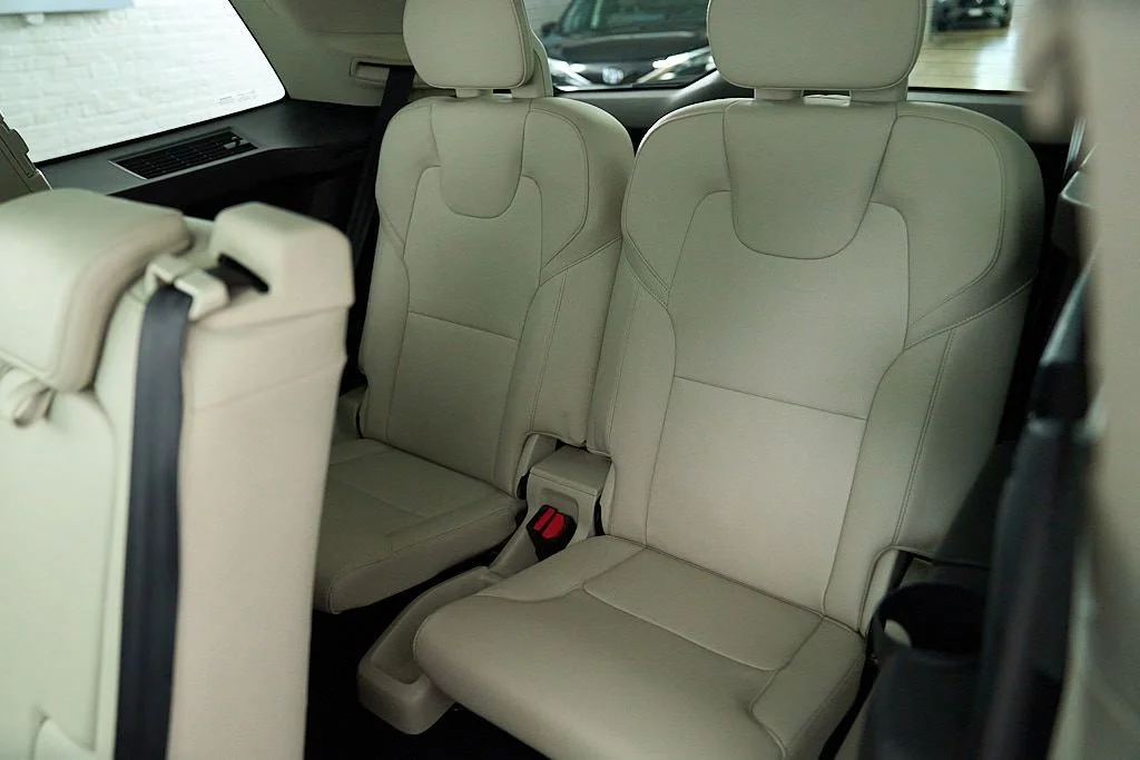 Used 2016 Blue Volvo T6 Momentum image 22