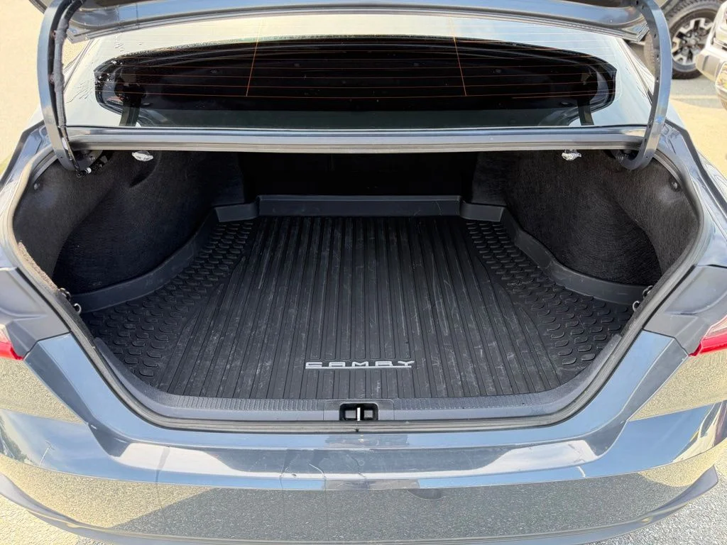 Used 2025  Toyota SE image 5