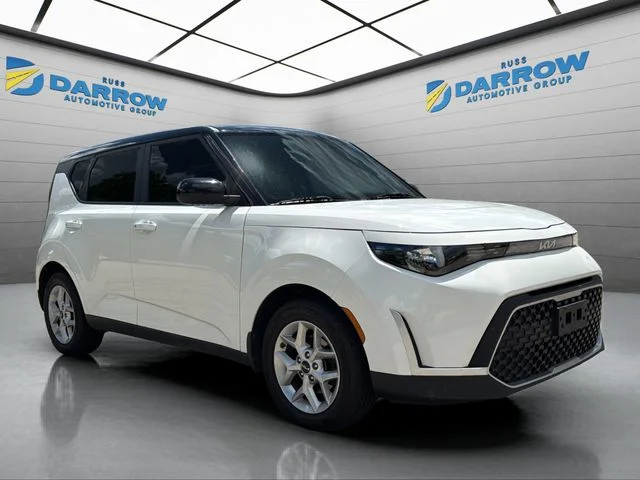 Used 2023 White Kia S image 7