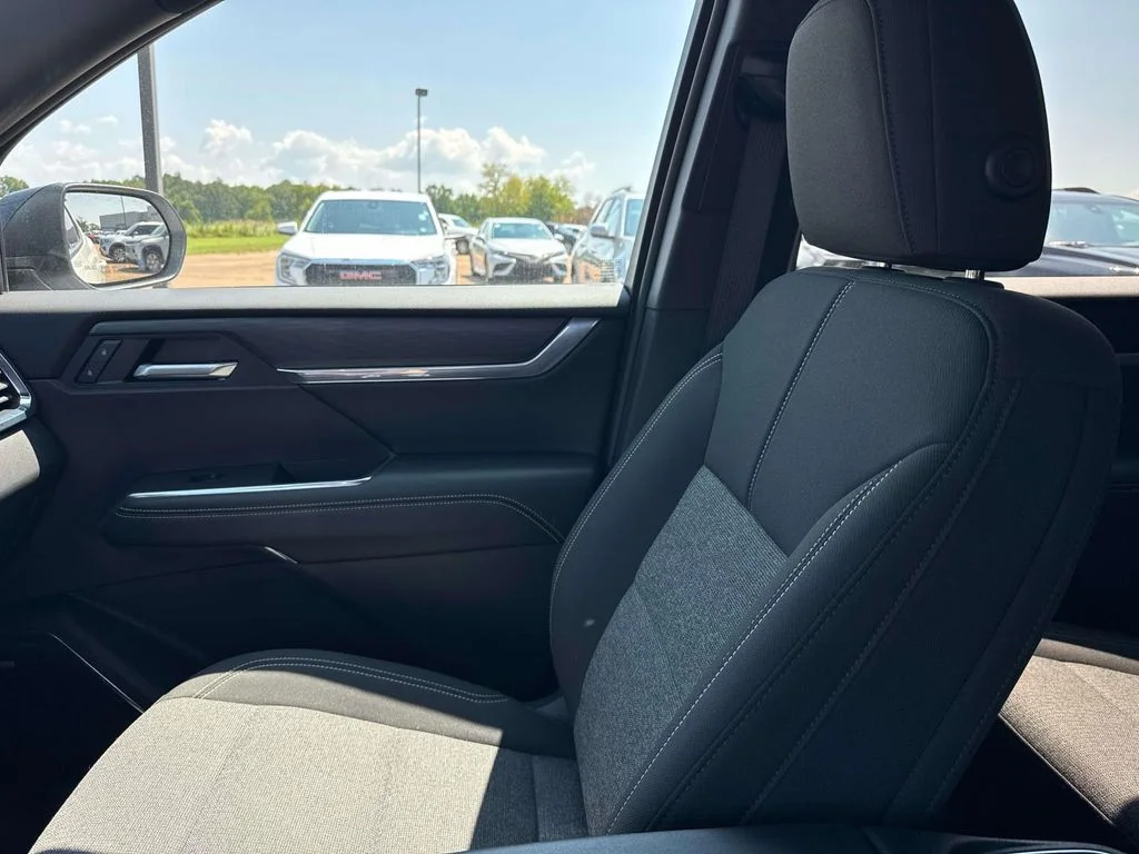 Used 2025 White GMC Elevation image 23
