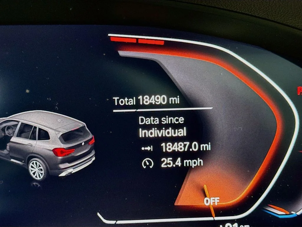 Used 2024 Gray BMW sDrive30i image 7