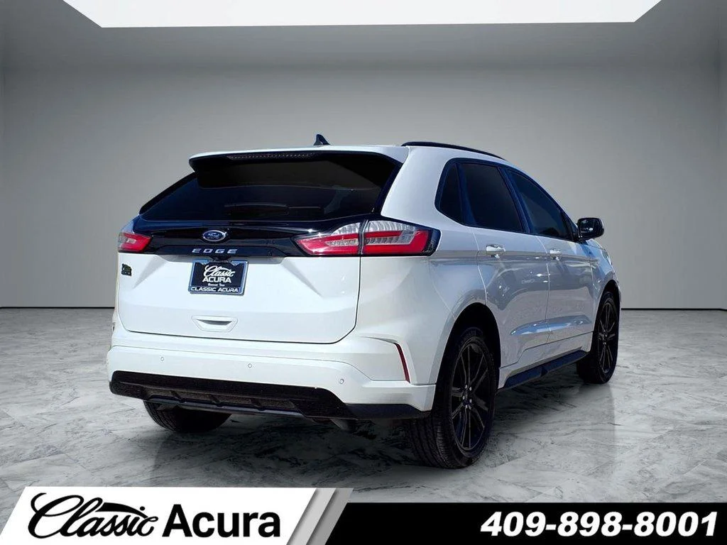 Used 2024 Star White Metallic Tri-Coat Ford ST-Line image 6