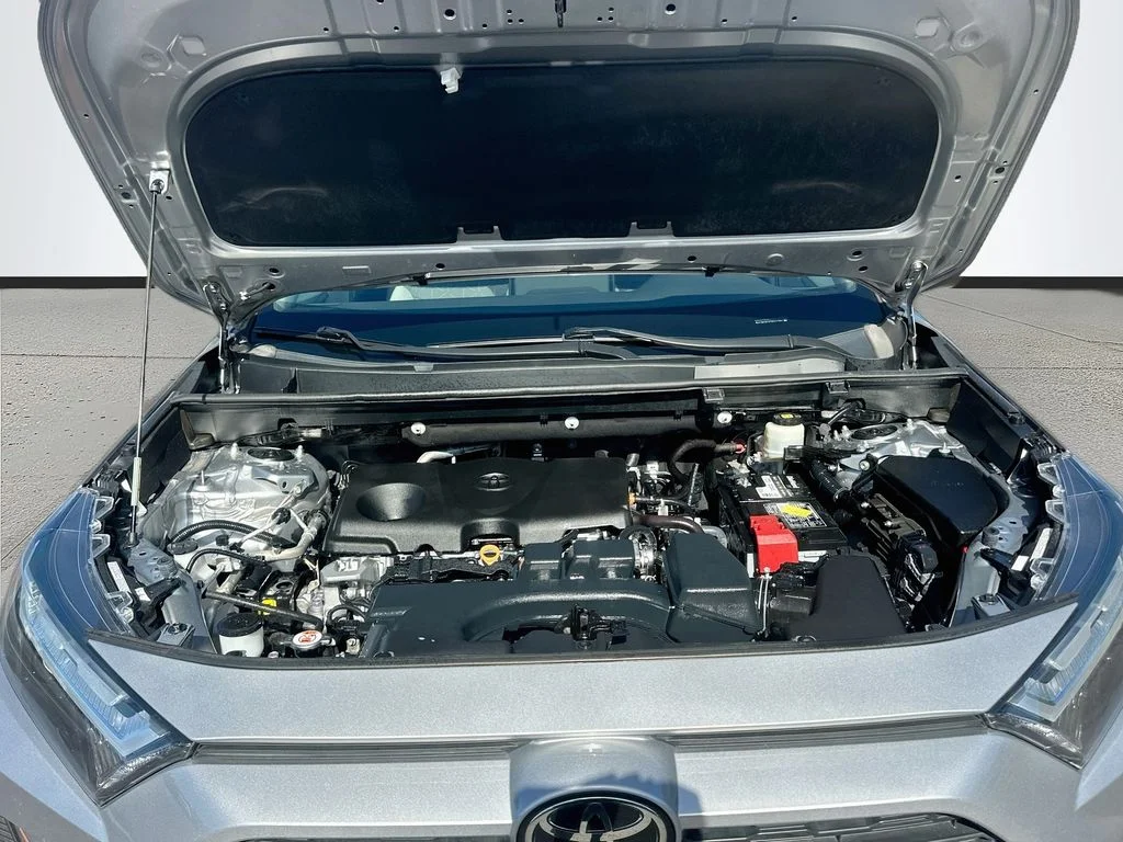 Used 2022 Silver Toyota XLE image 28