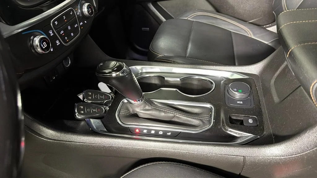 Used 2019 GRAPHITE METALLIC Chevrolet LT Leather image 23