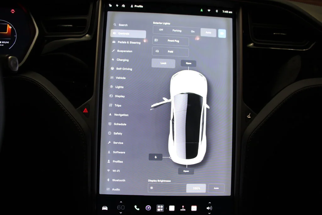 Used 2018 Obsidian Black Metallic Tesla  image 47