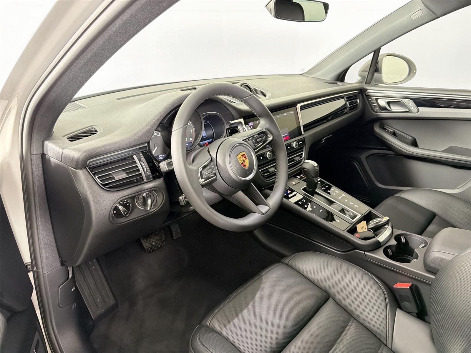 Used 2026 Chalk Porsche T image 4