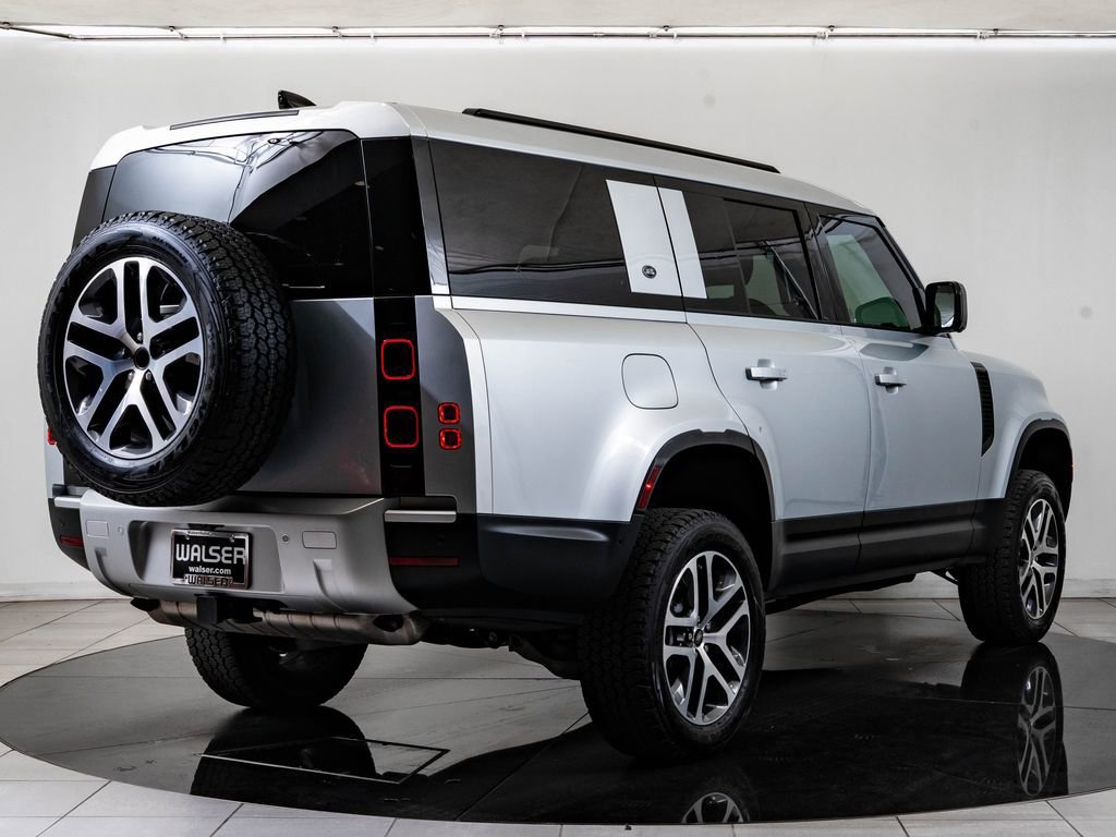 Used 2024 Hakuba Silver Metallic Land Rover S image 10