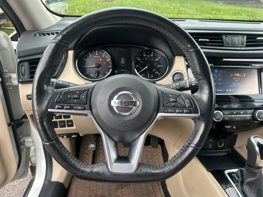 Used 2017 White Nissan SL image 14