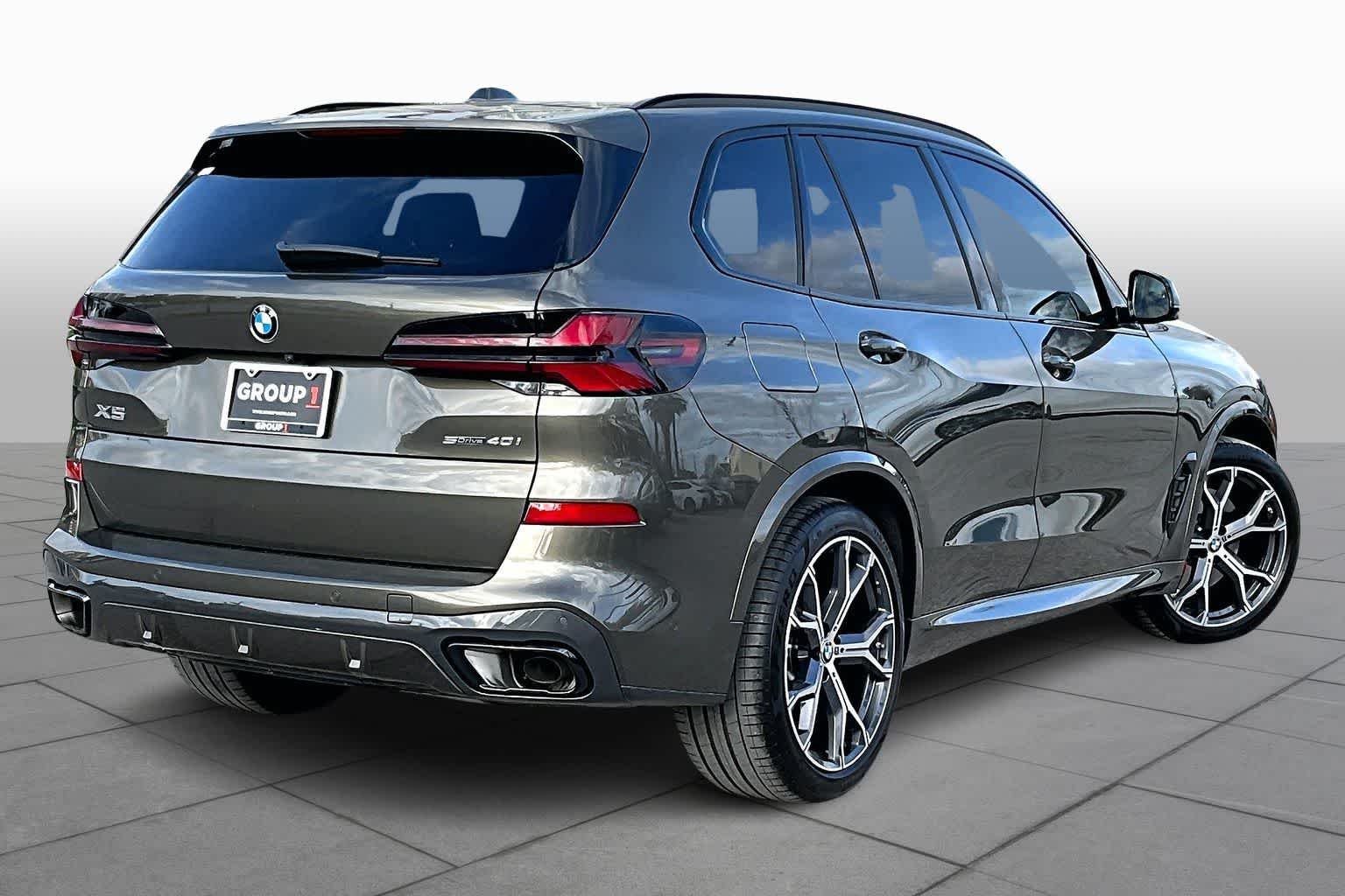 Used 2026 Manhattan Green Metallic BMW sDrive40i image 12