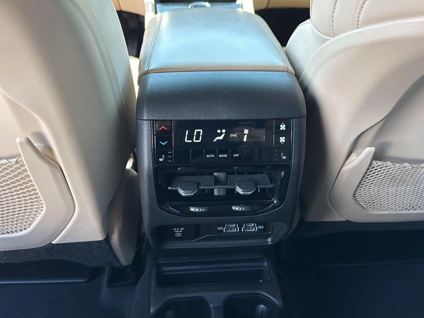 Used 2023 Diamond Black Crystal Pearlcoat Jeep Limited image 20