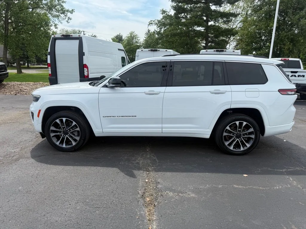 Used 2021 White/off-white Jeep Overland image 9