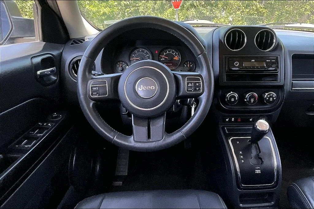 Used 2015 Gray Jeep Latitude image 4