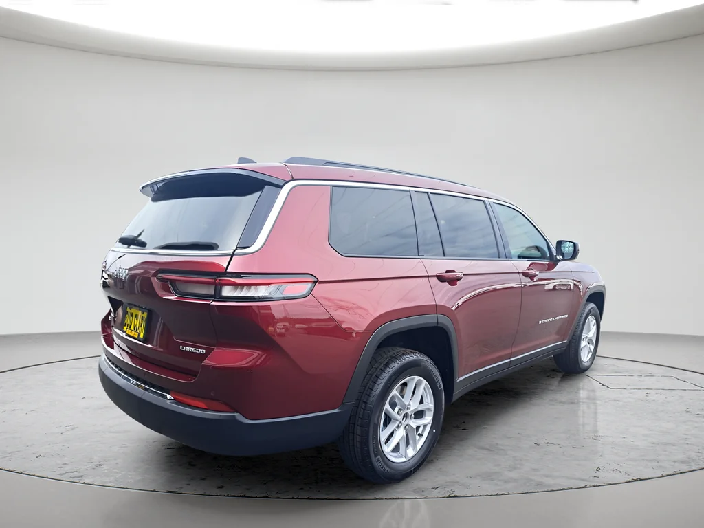 New 2026 Velvet Red Pearl-Coat Exterior Paint Jeep Laredo image 5