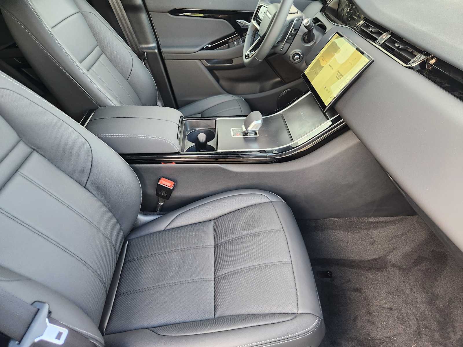 New 2026 Fuji White Land Rover Hoxton Edition image 14