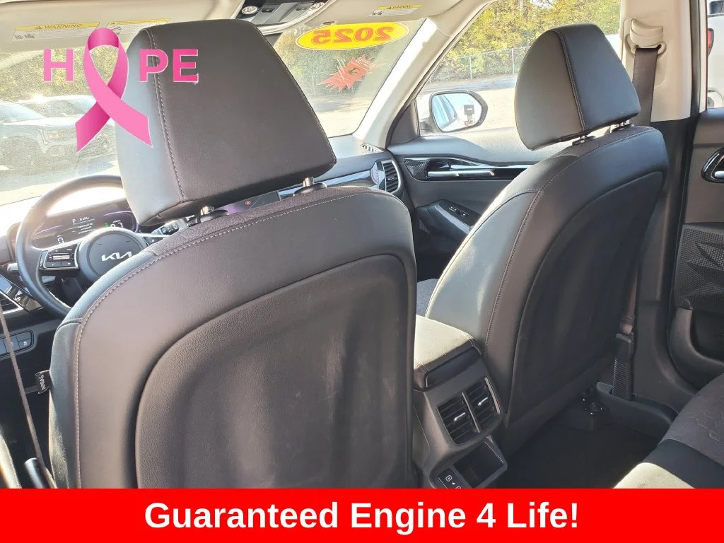 Used 2025 White Kia S image 28
