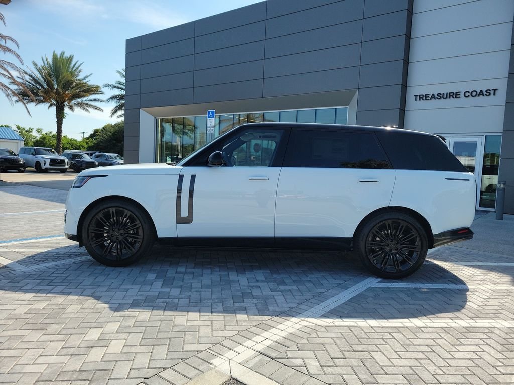 New 2026 Fuji White Land Rover SE image 2