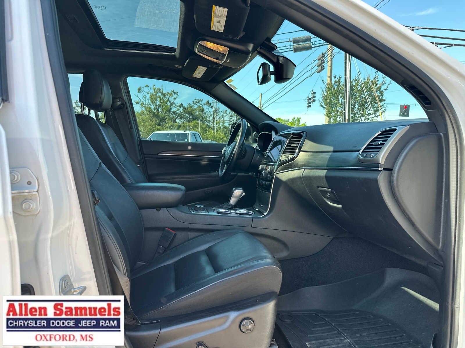 Used 2022 Bright White Clearcoat Jeep Limited image 41