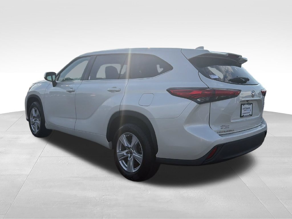 Used 2021 White Toyota LE image 3